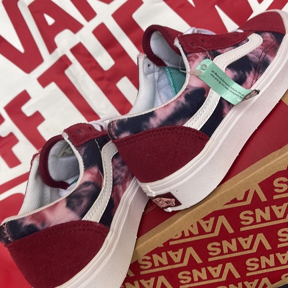 Vans Comfycush Old Sko
(Grunge Wash)Multi/Tiedye
VNOA5DYC9JZ
WMNS sneakers - Picture 15 of 16
